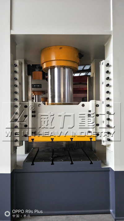 汽車側(cè)圍裝飾板復(fù)合材料成型框架式液壓機雙向泵的選擇