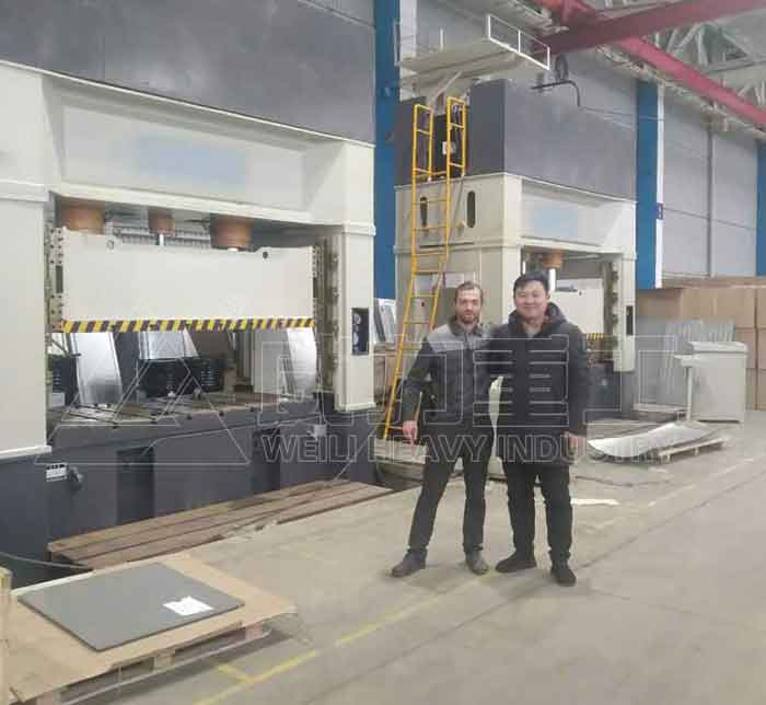 框架式液壓機(jī)客戶來場(chǎng)考察