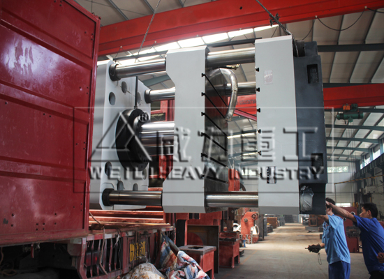 三梁四柱液壓機裝車發(fā)貨